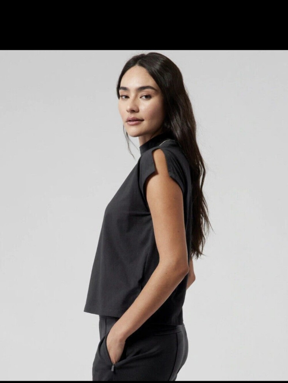 Athleta Medium Away Mock Neck Tee Black